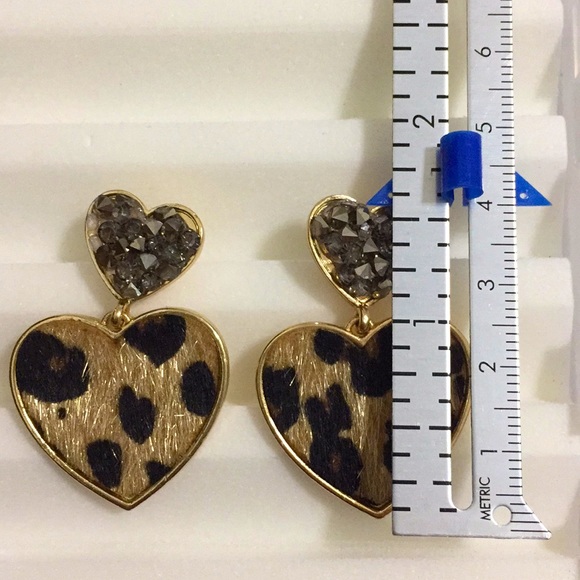 Cheetah print heart drop earrings - Picture 6 of 7